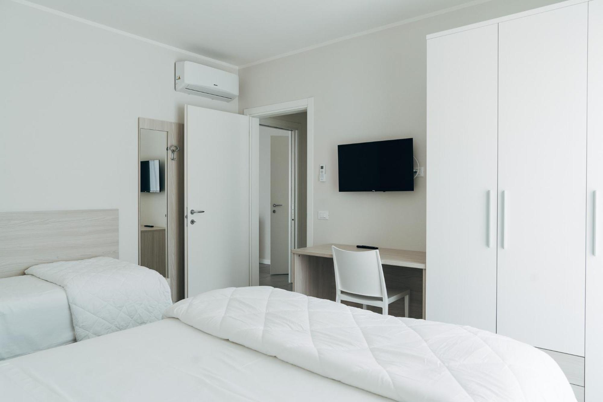 The Prince - Luxury Apartments With Pool Peschiera del Garda Luaran gambar