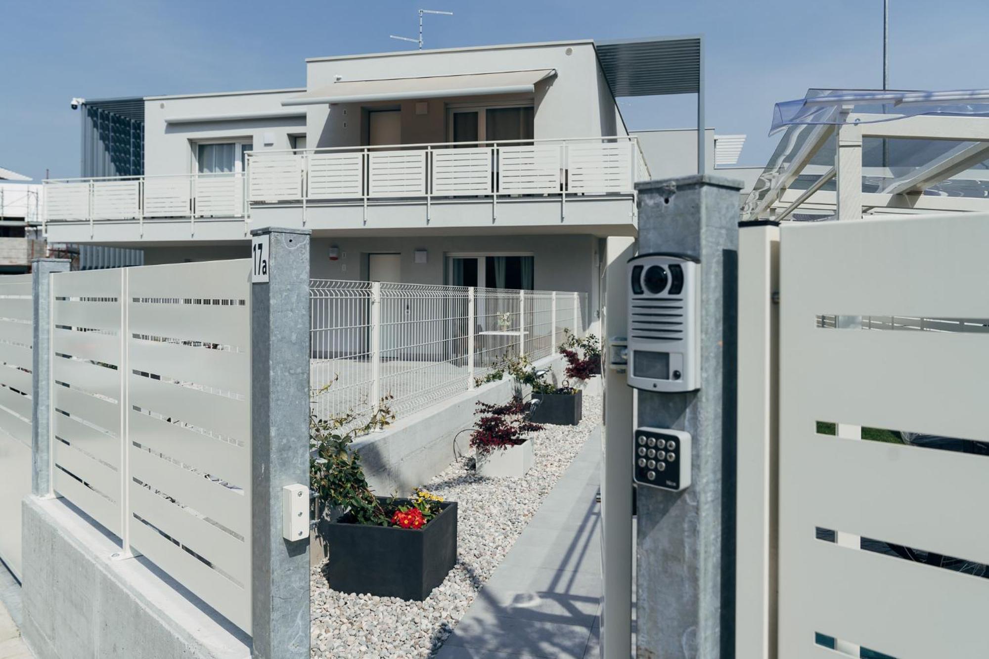 The Prince - Luxury Apartments With Pool Peschiera del Garda Luaran gambar