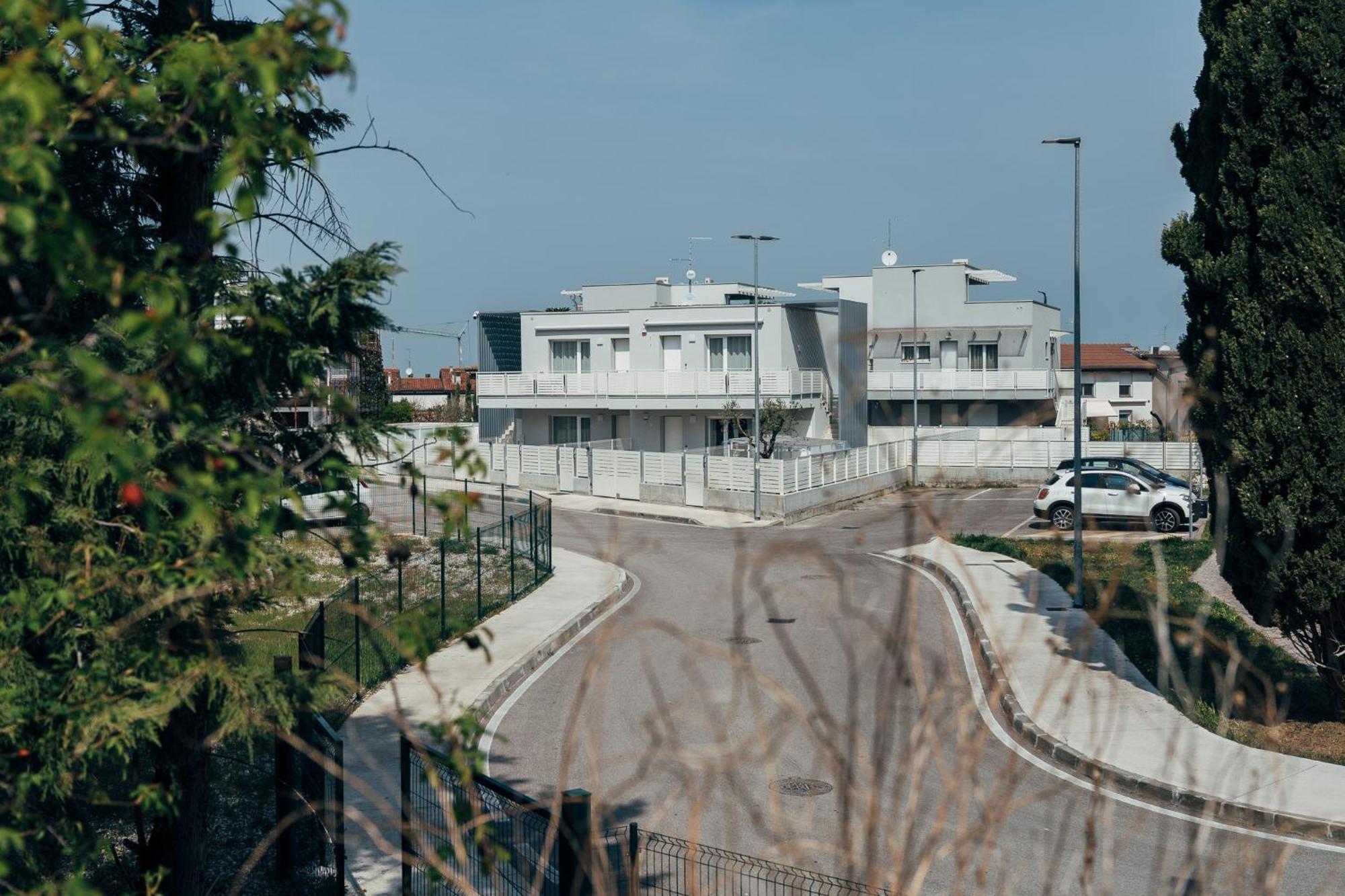 The Prince - Luxury Apartments With Pool Peschiera del Garda Luaran gambar